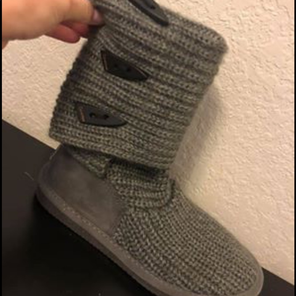 Knitted bear paw boots